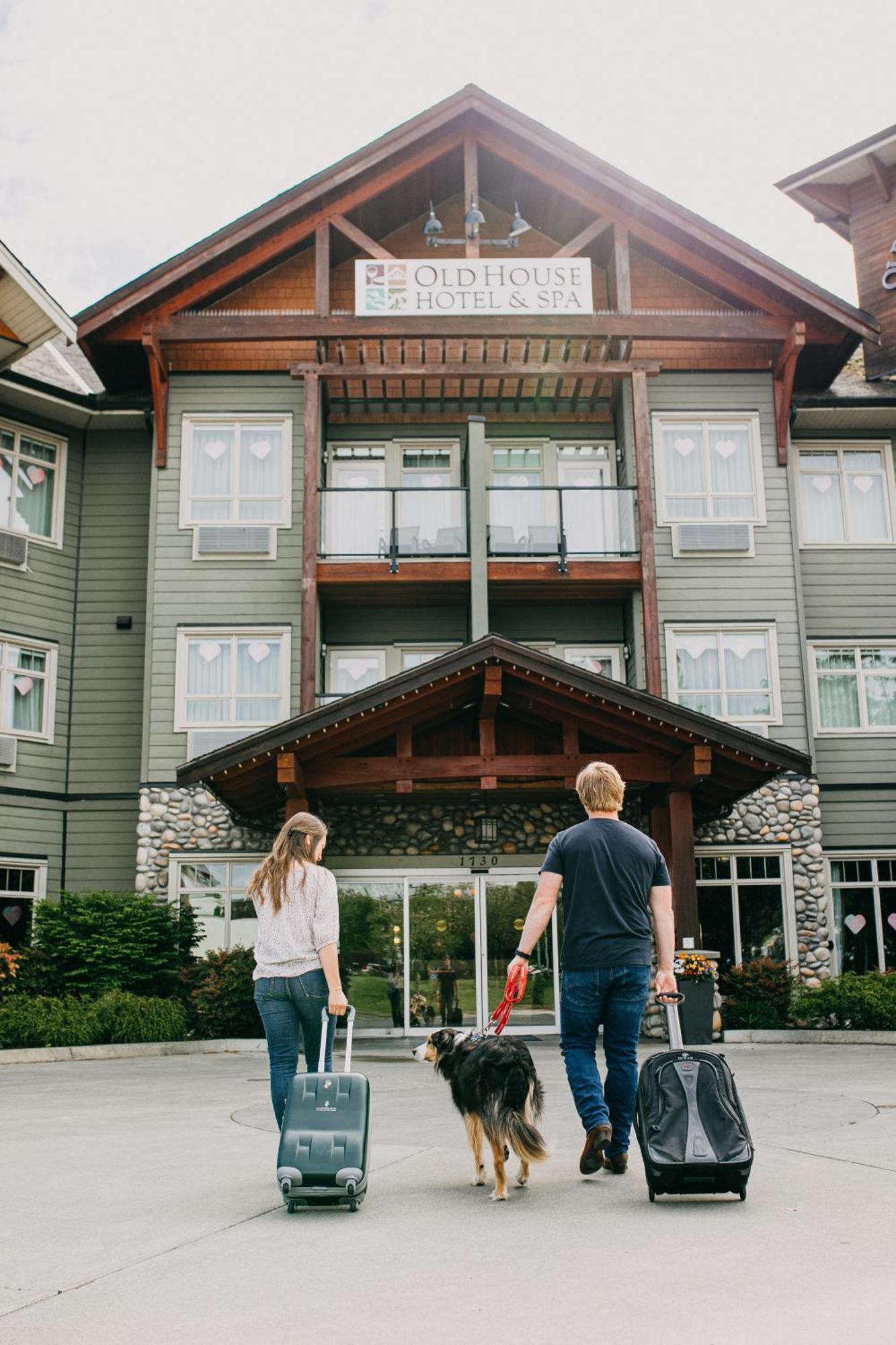 Old House Hotel Кортни Екстериор снимка