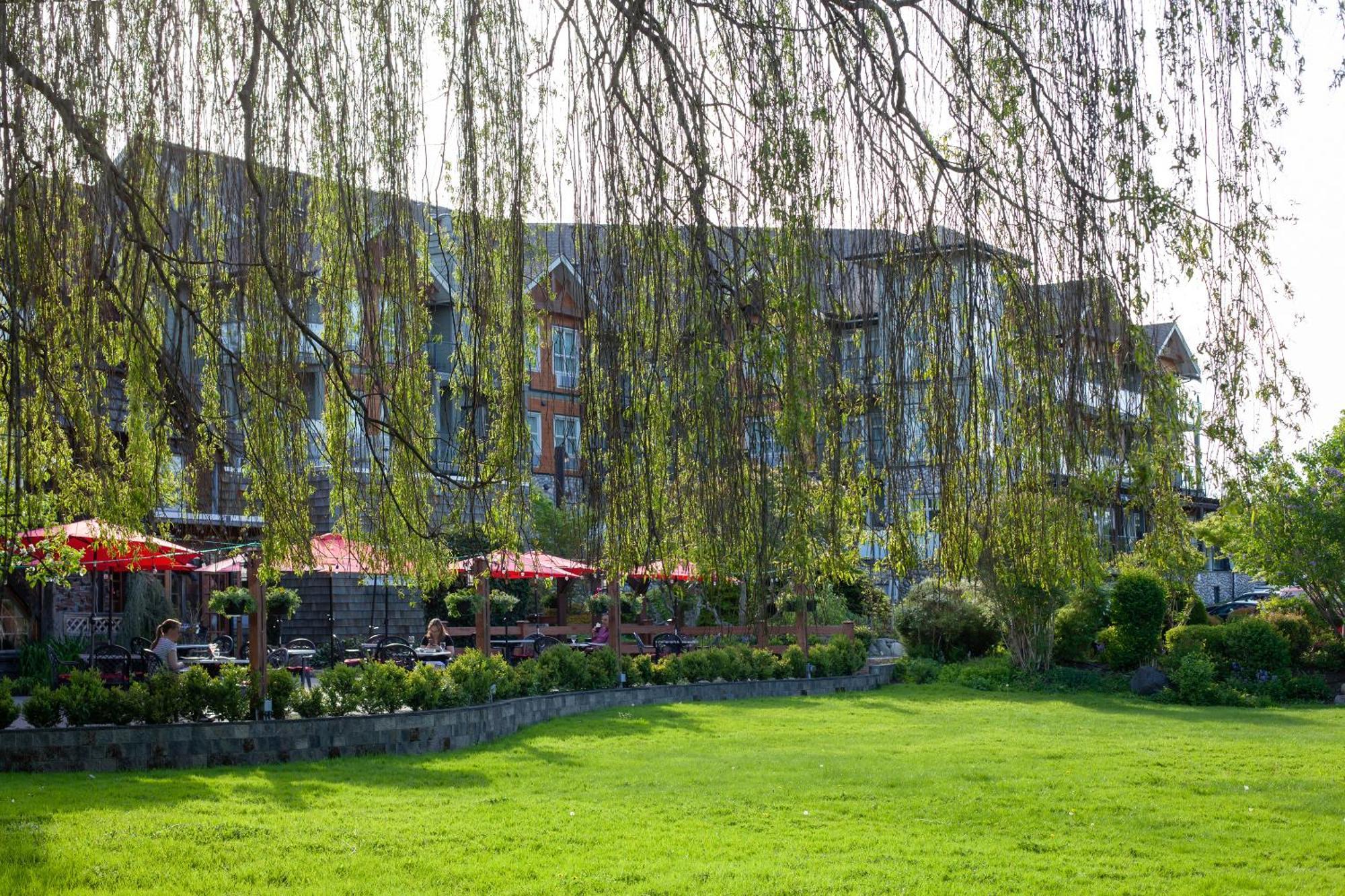 Old House Hotel Кортни Екстериор снимка